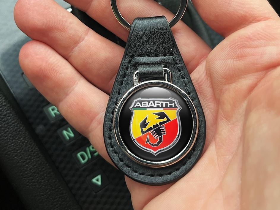 Abarth Schlüsselanhänger als Symbolbild für die Abarth Garantie