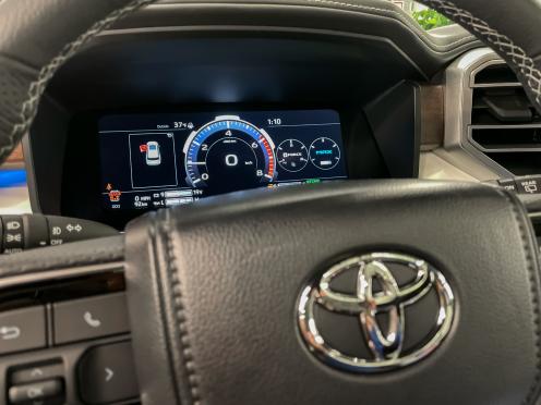 Aussenansicht bei Nacht Autobahn-Garage Zwahlen & Wieser AG